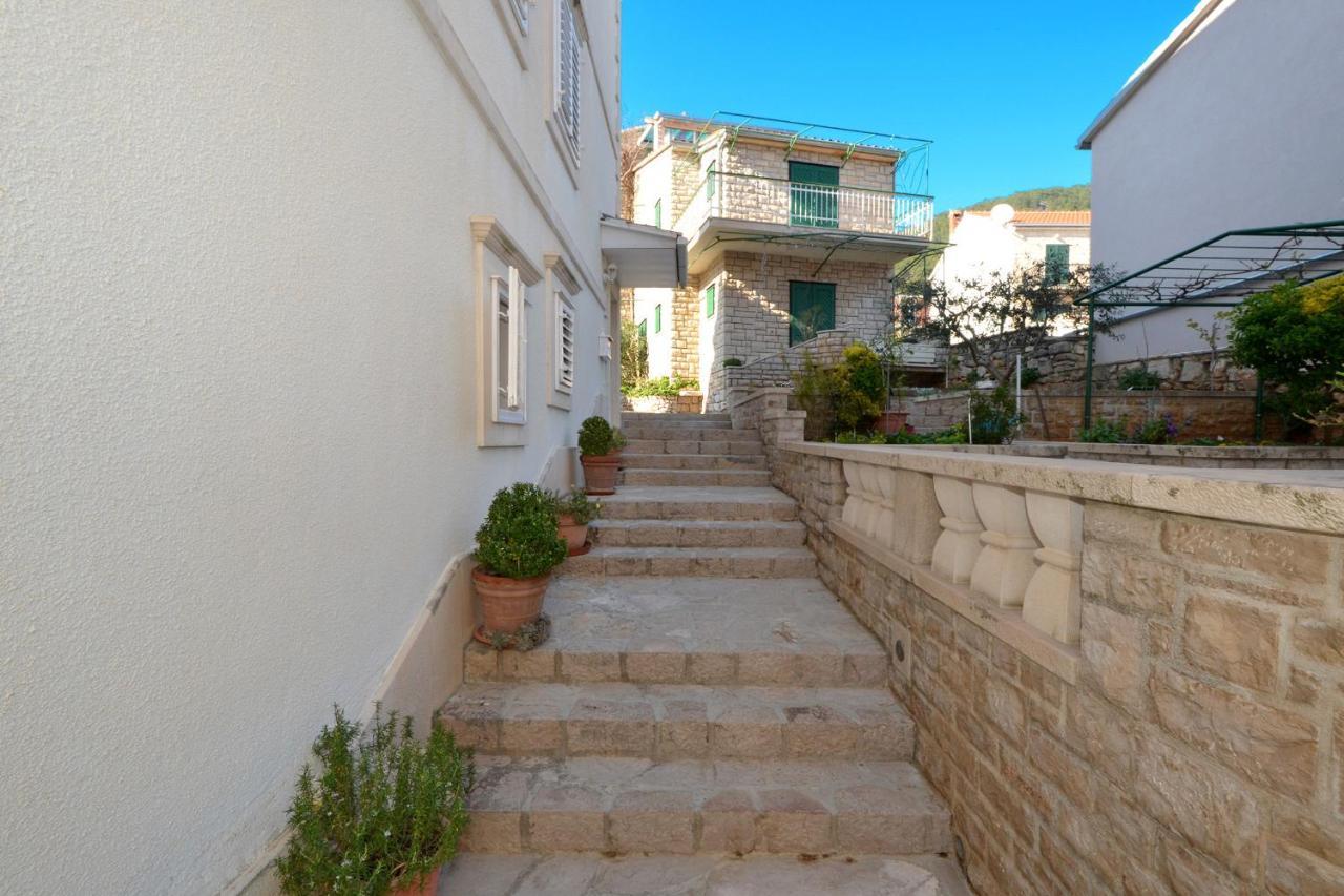 Apartments Newway Bol Esterno foto